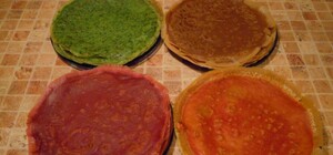 Необычный рецепт цветных блинчиков на Масленицу