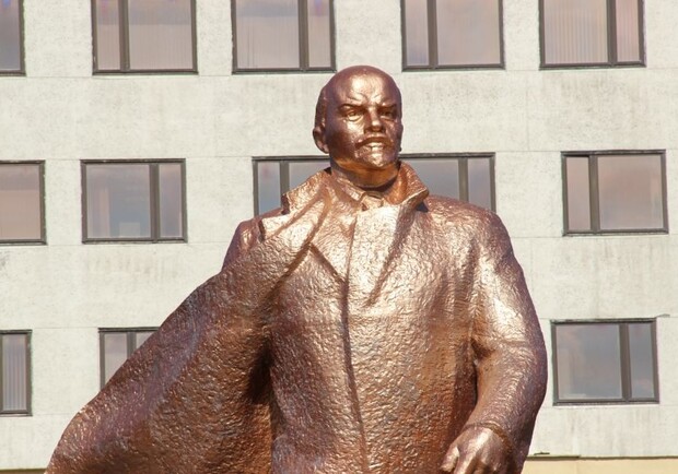В Ильичевске Ленин пока стоит. Фото - travelodessa.livejournal.com 