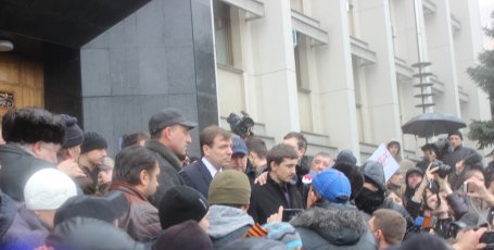 Люди устроили митинг. Фото - info-center.od.ua