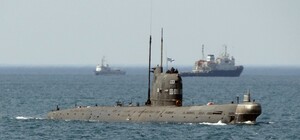 Россияне блокируют подводную лодку 