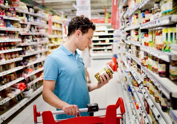 В супермаркетах большой выбор, но не всегда продукты качественные. Фото - bagnet.org 