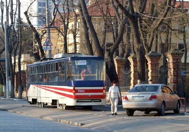 Трамвай на Французском временно сократит маршрут.
Фото - kaiser-w.livejournal.com