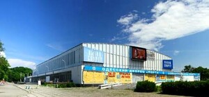 В Одессе парень повесился на дереве возле Дворца спорта