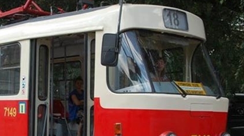 Радикалы напали на трамвай и захватили его. Фото - odessa-life.od.ua