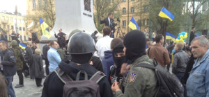 Ультрас не пускали на молебен за Украину