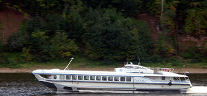 Дачникам на заметку: По Днепру пустили первые дачные катера