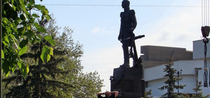 В Севастополе вместо Сагайдачного теперь стоит Сенявин