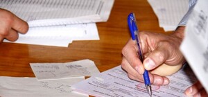 Как проголосовали кандидаты в мэры Одессы: Труханов светил украинским паспортом, а Гурвиц пришел с женой