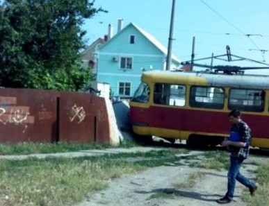 Водитель трамвая припарковался в стену. Фото - odessamedia.net