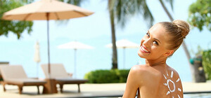 Как правильно загорать и что делать с родинками: советы специалиста