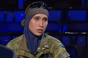 Амина Окуева готова создать свой батальон. Кадр из видео. 