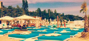 Цены на пляжах Одессы: сколько стоят шезлонги и развлечения на 