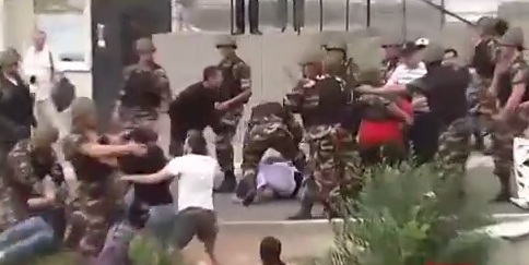 Правоохранители опасаются повторения 2 мая. Кадр из видео. 