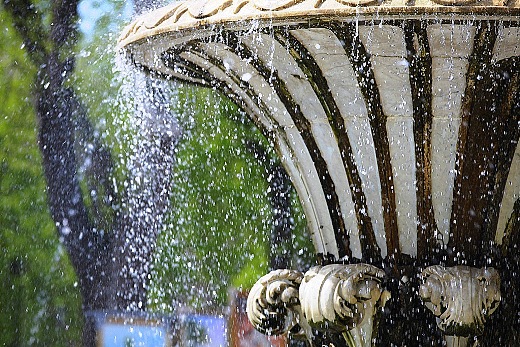 Охлаждаться в фонтанах не стоит.
Фото - odessa.ua