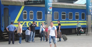 Из-за взрывов на ДонЖД опаздывает 26 поездов