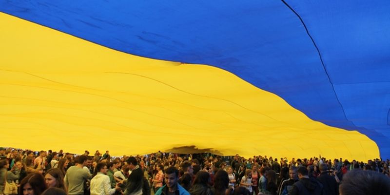 Огромнейший флаг развернут в Одессе.
Фото - lenta-ua.net