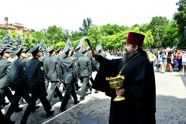 Больше сотни парней окончили военные вузы. Фото - mil.gov.ua