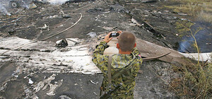 Поисковые работы на месте сбитого Боинга-777 и новый обстрел из 