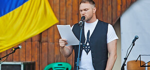 Vgorode побывал на концерте: Рыбчинский прочитал патриотические стихи из нового сборника