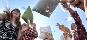 В парке Горького харьковчан побьют подушками и обольют водой