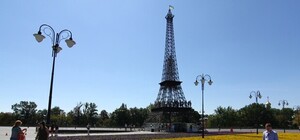 Бьем рекорды: в Харькове выложили большой желто-фиолетовый украинский флаг