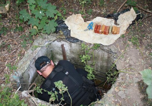 Кто-то спрятал взрывчатку. Фото: www.sbu.gov.ua.