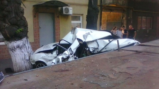 Из-за фуры разбиты 3 авто. Фото - public.od.ua