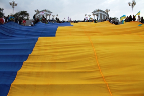 Новость - События - Фотофакт: на Одесчине развернули самый большой флаг Украины
