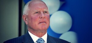 Правый сектор пытался выкинуть в мусорку одесского олигарха, а он увернулся и запел гимн