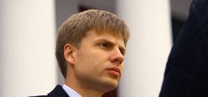 Депутат под прикрытием: как Гончаренко таскал картошку, жил с беженцами и чуть не попался 