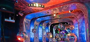 Хозяин, возьми на тусовку: в Одессе клуб предлагает хранить рабов в гардеробе