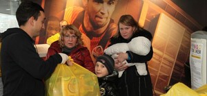 Гуманитарный штаб передаст детям Донбасса 285 тысяч новогодних подарков