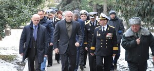 Командующий ВМС, губернатор и мэр поздравили ветеранов и навестили раненых из зоны АТО