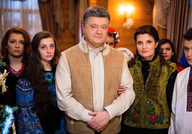 Новость - События - Петр Порошенко с семьей записал необычное поздравление с Рождеством