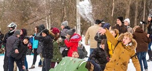 Снежная битва в Одессе: щиты-крышки от мусорников и разбитые носы (Фото)