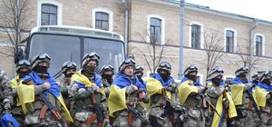 С площади Свободы – в Мариуполь: харьковчане проводили бойцов 