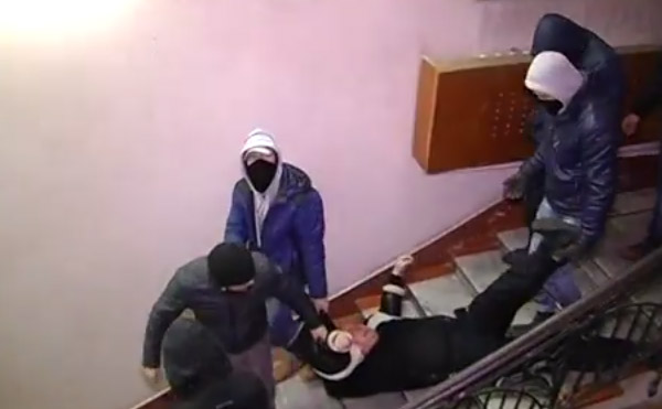 Кадр из видео разборок в офисе телеканала Круг, Одесса