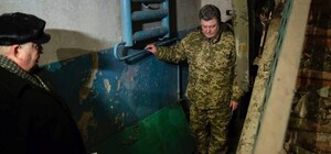 Порошенко срочно приехал в Краматорск, который попал под обстрел [ФОТО]