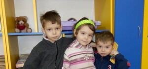 Брошенные дети Донбасса: волонтеры находят малышей на улице, худых и грязных