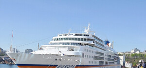 В порт зашел первый лайнер сезона: туристов встречали одесскими песнями (ФОТО)