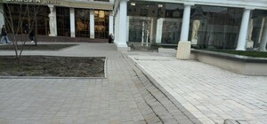 Часть Греческой площади отбывает под землю