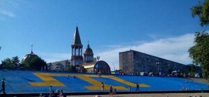 Фотофакт: на Оболонской набережной появился еще один флаг