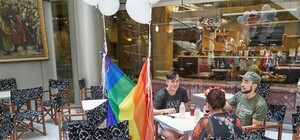 Одесские ЛГБТ-активисты провели акцию в торговом центре