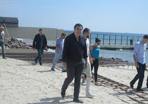 Новость - События - Саакашвили рассказал, что следующим снесут забор на пляже Кивалова