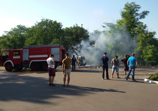 Новость - События - В парке Шевченко сгорел кофе-автомобиль