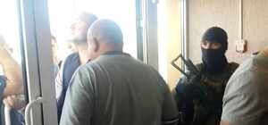 У львівському МРЕВ ДАІ зараз озброєні силовики: йде обшук (фото)