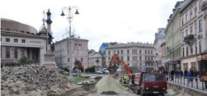 Транспорт на тротуари центрального проспекту у Львові більше заїжджати не зможе