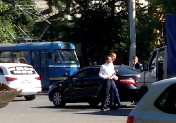 Новость - События - В центре Одессы избили водителя, подрезавшего свадебный кортеж