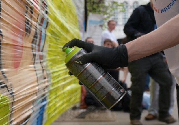 Новость - Люди города - В центре Одессы художник расписал асфальт