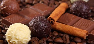 Свято Шоколаду у Львові: гігантськи цукерки, солодкий ведмідь та шоколадний млин